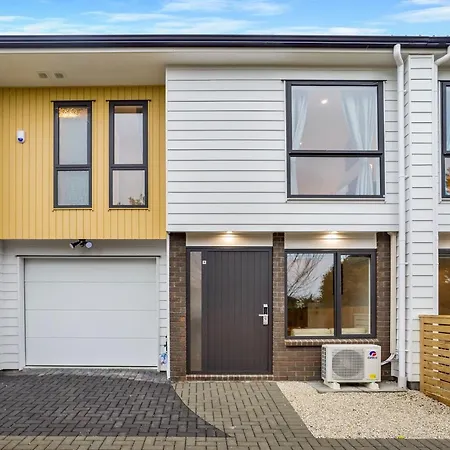 Wonderful Three Bedroom With Garage